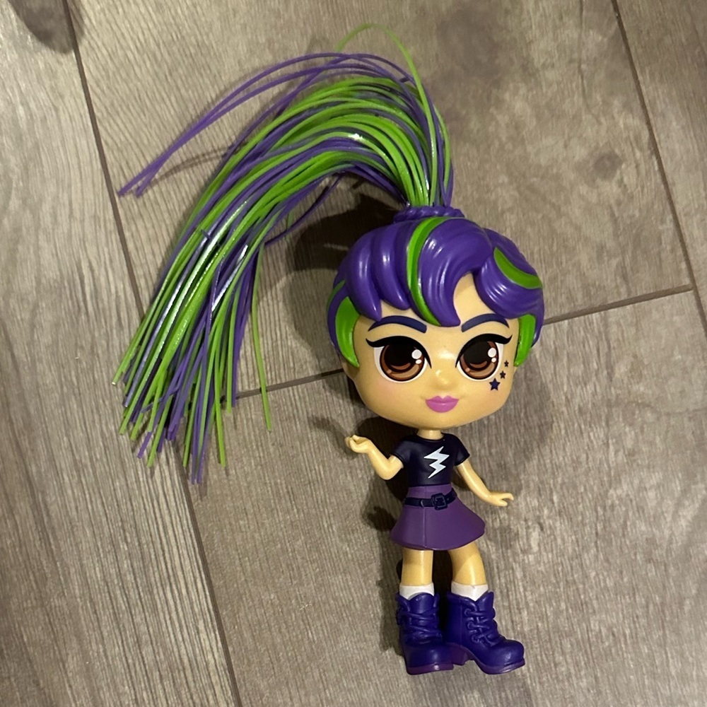 CURLIGIRLS Collectible dolls Charli doll Magic hair for endless hairstyles
